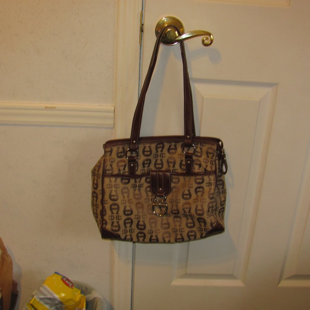 etienne aigner   classic design handbag